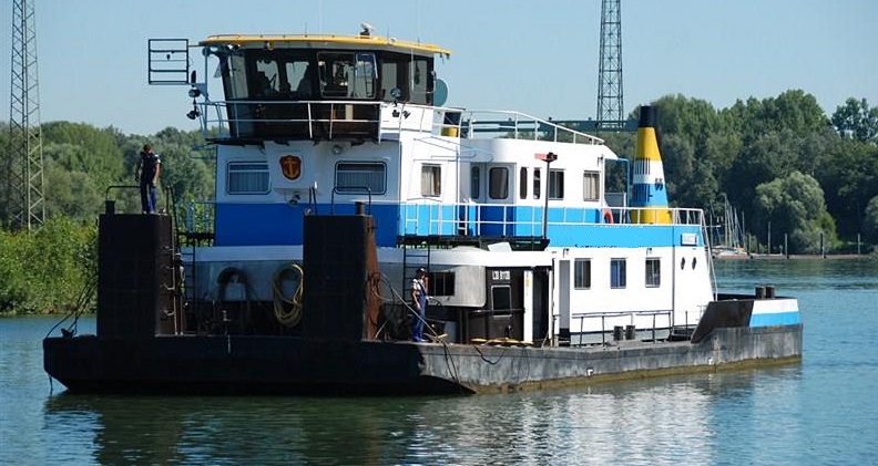 Pusher tug for river trade