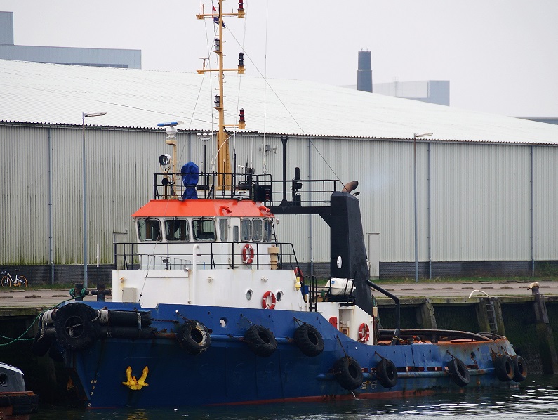 twinscrew tug for sale 2400 bhp